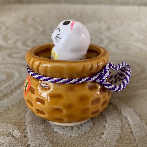 Japanese Lucky Cat in Basket Figurine - Picture 4 of 5